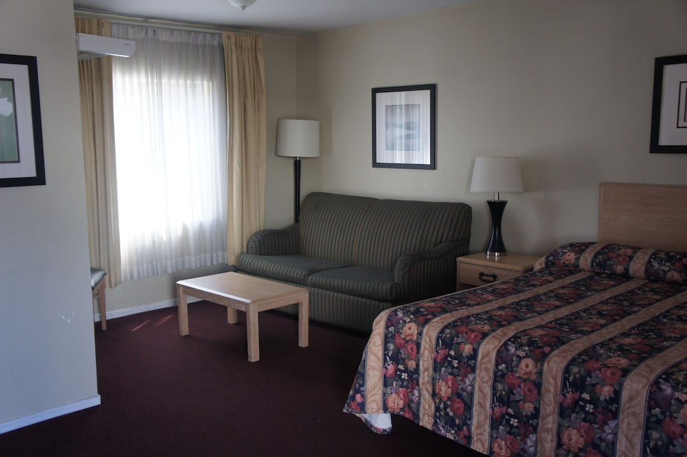 Room, 1 King Bed, Non Smoking, Kitchenette