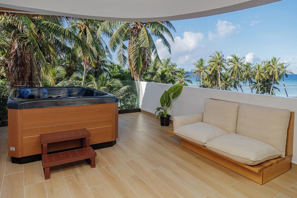 Luxury Double Room, Balcony, Sea View photo 2