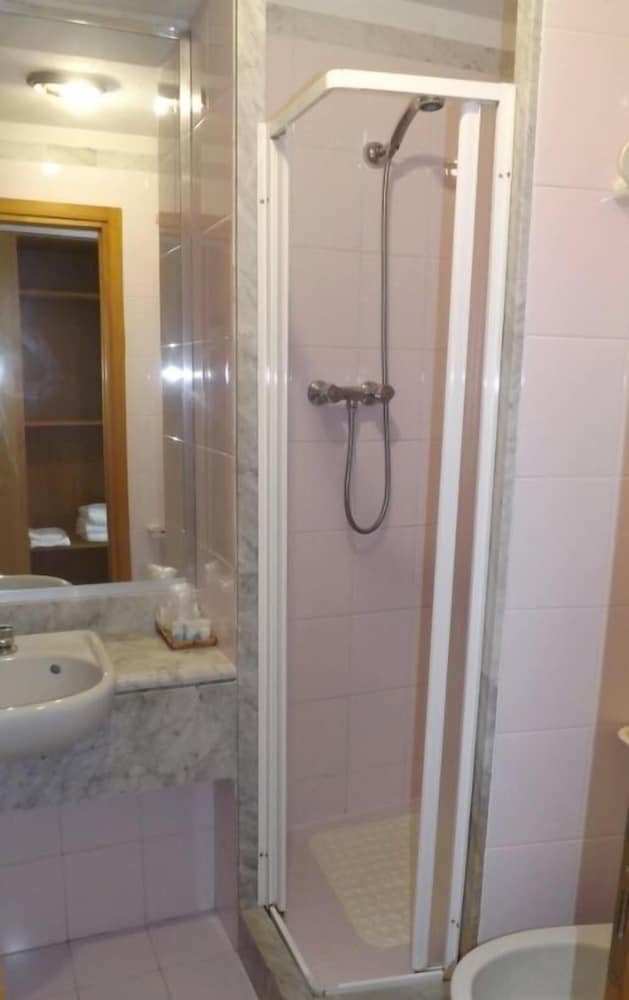 Quadruple Room - Photo 3