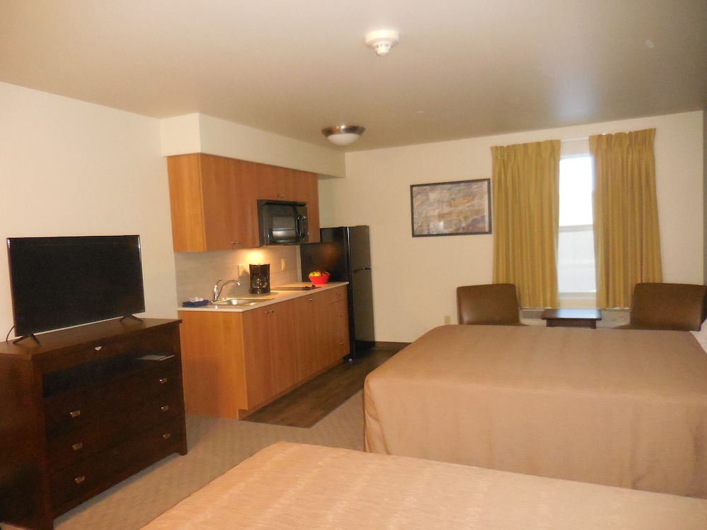 Standard Studio, 2 Queen Beds photo 2