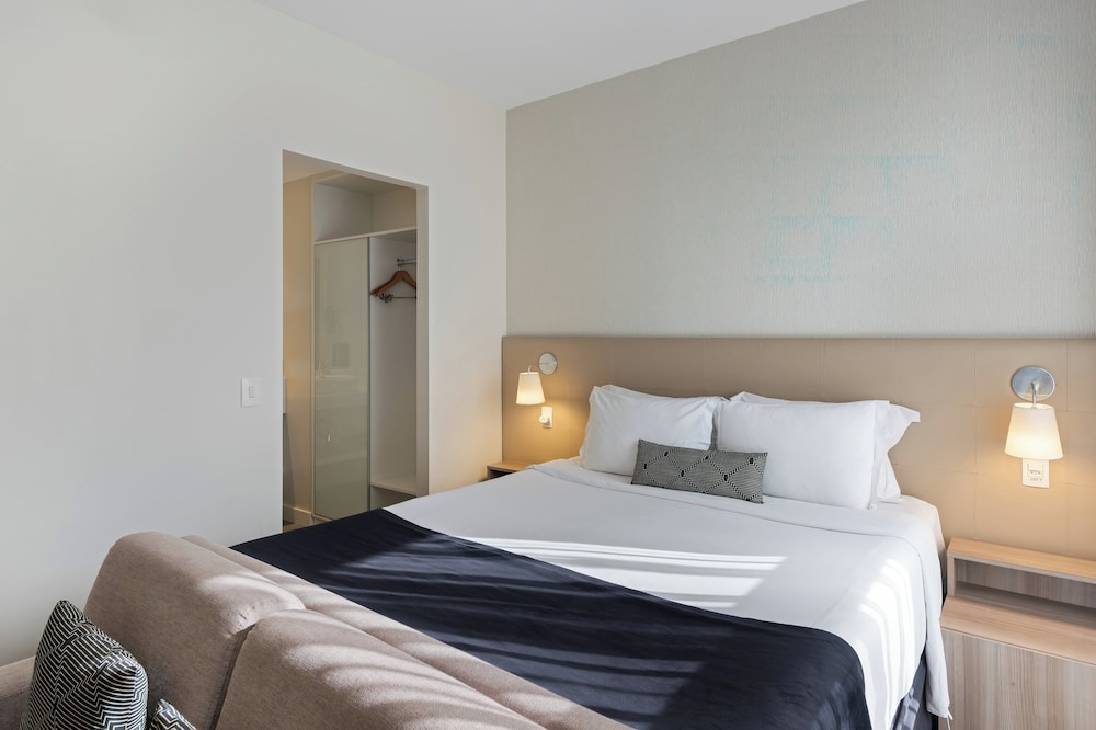 Studio Suite, 1 Queen Bed, Kitchen - Photo 4