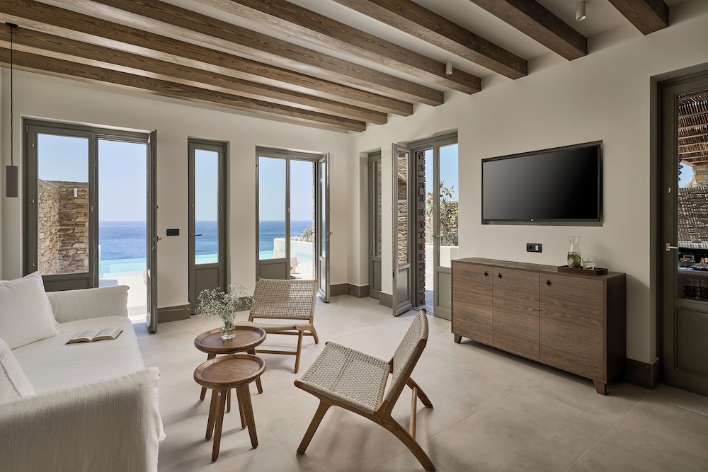 Grand Suite, 3 Bedrooms, Private Pool photo 2