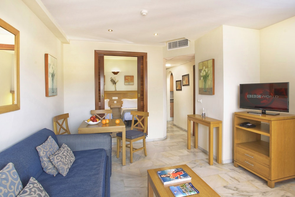 Apartment, 2 Bedrooms, Terrace, Mountain View - Photo 3