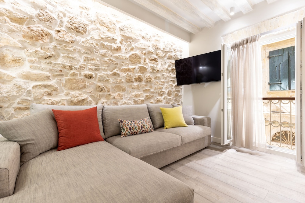 Deluxe Apartment, 1 Double Bed With Sofa Bed photo 2