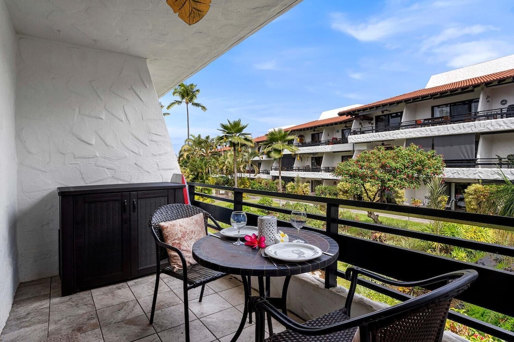 Condo, 1 King Bed, Lanai, Garden View (Casa de Emdeko 202)