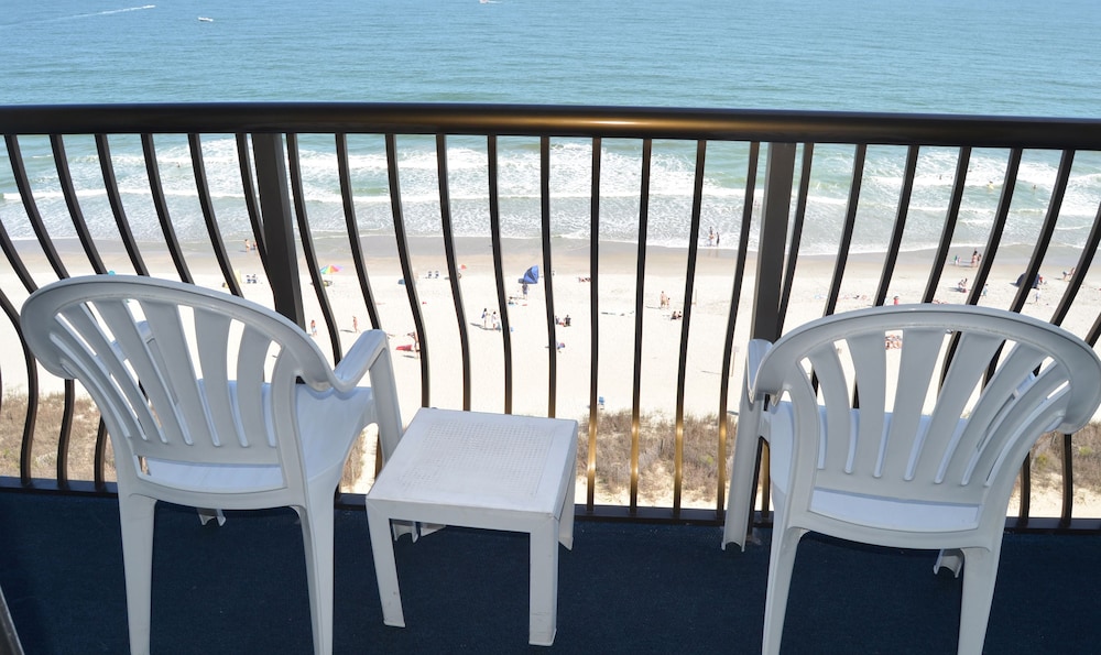 Oceanfront King Room - Photo 5