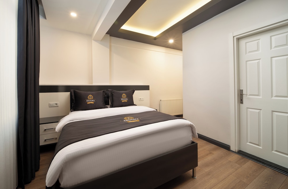 Superior Suite, 1 Queen Bed photo 2
