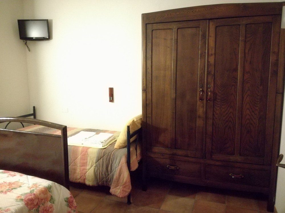 Room, Shared Bathroom (Camera 2) photo 3