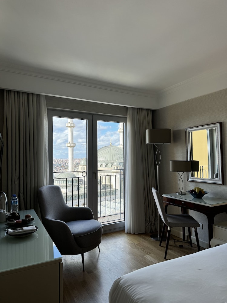 Superior Double or Twin Room, City View photo 2