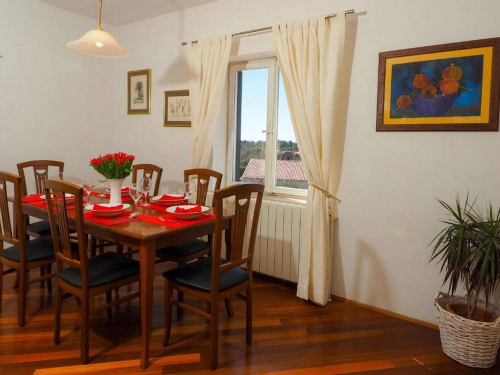 Villa photo 3