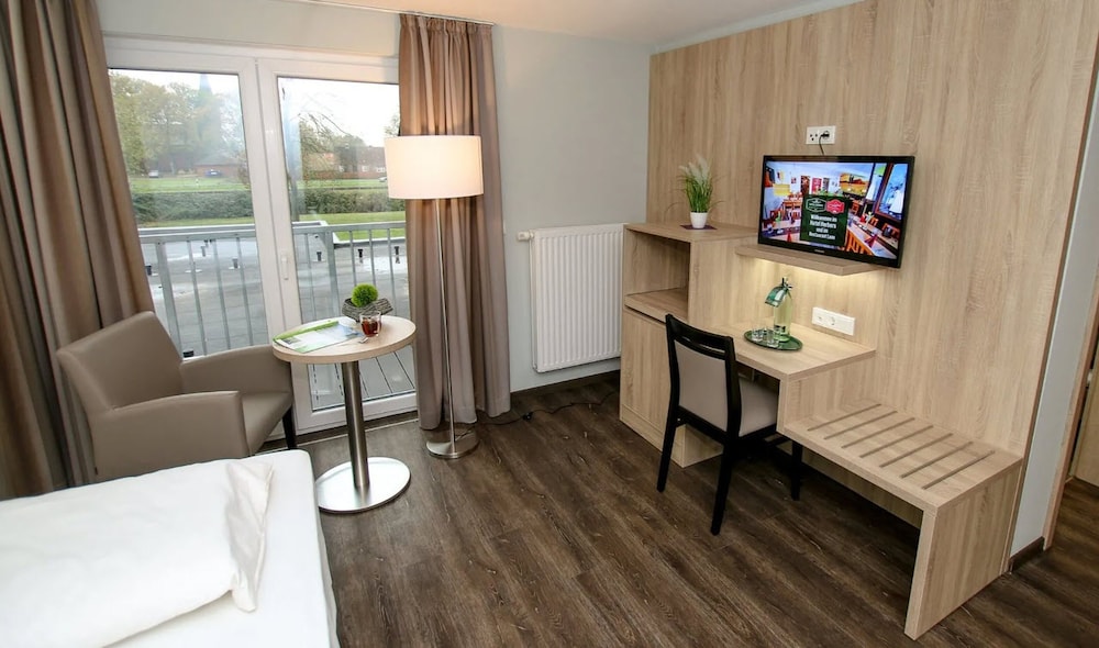 Comfort Double Room Single Use, 1 Queen Bed, Garden Area photo 3