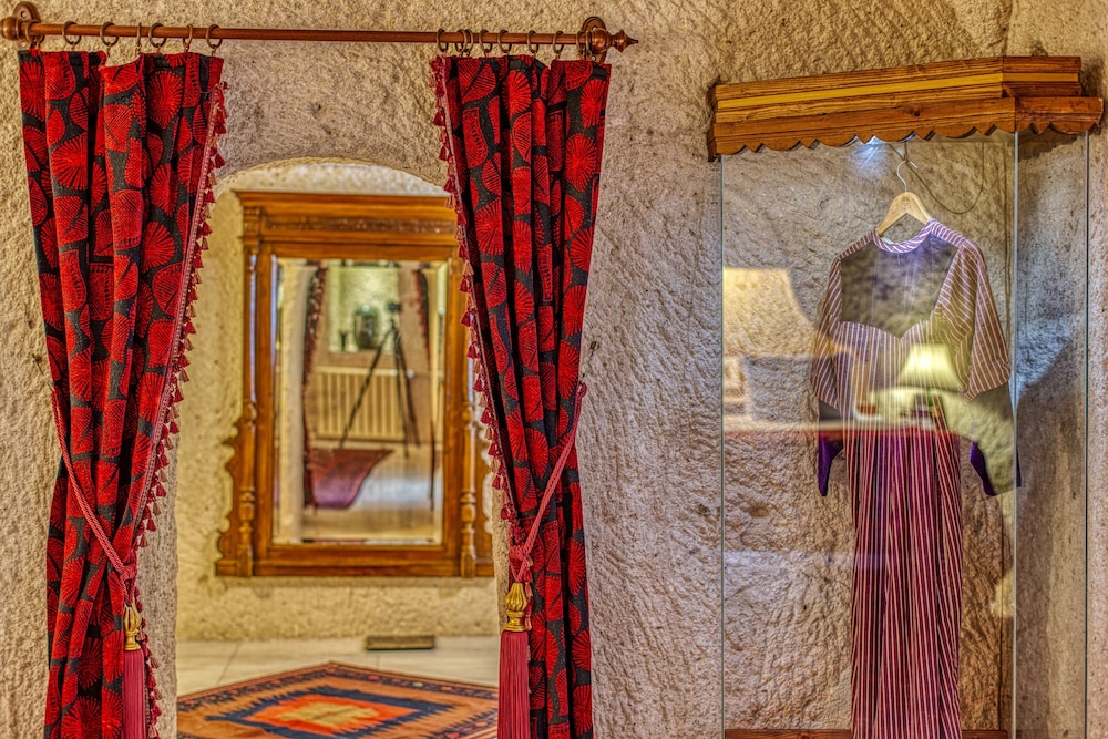 Executive Suite - Photo 4