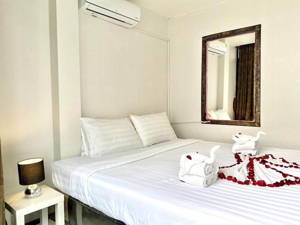 Deluxe Double Room, Balcony - Photo 5