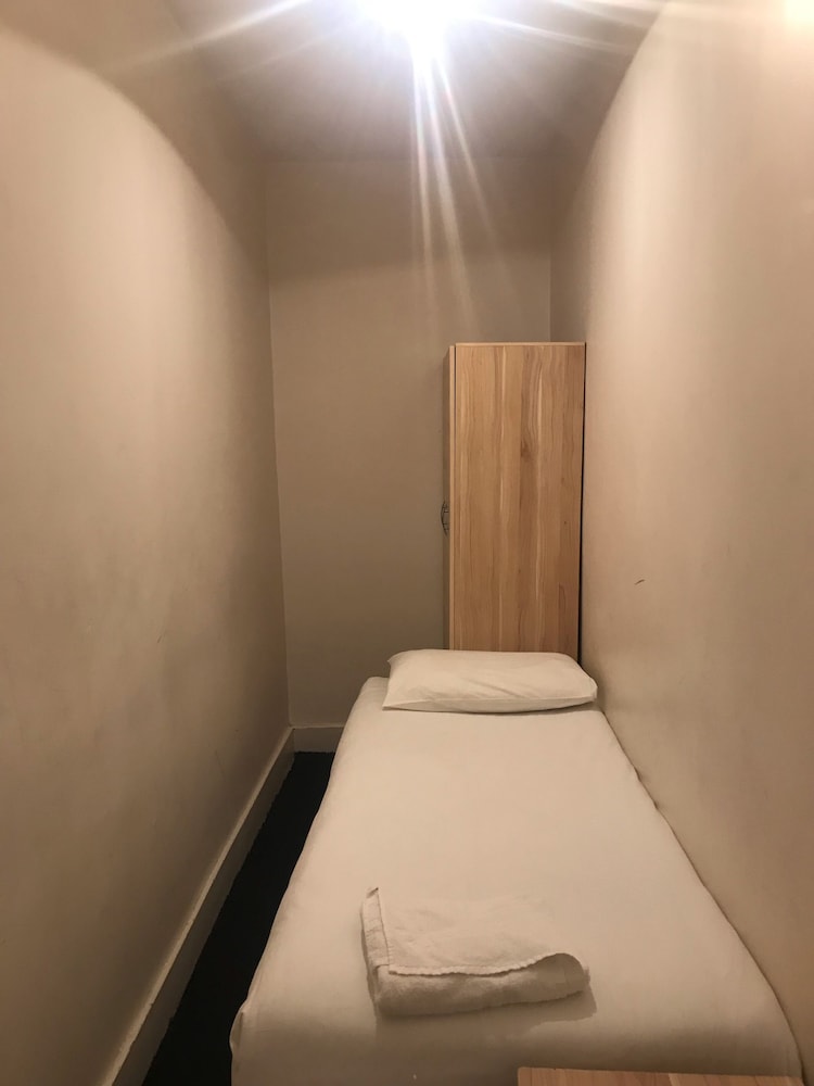 Basic Single Room, No Windows (Shared Bathroom) photo 1