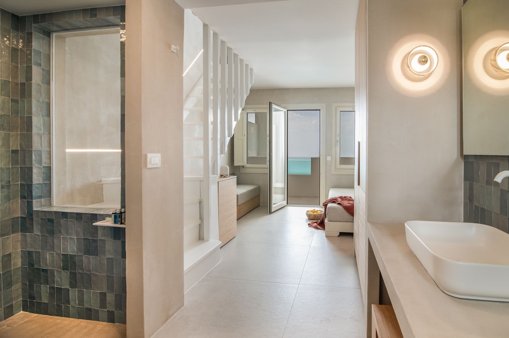 Loft suite with Hot Tub and Caldera View