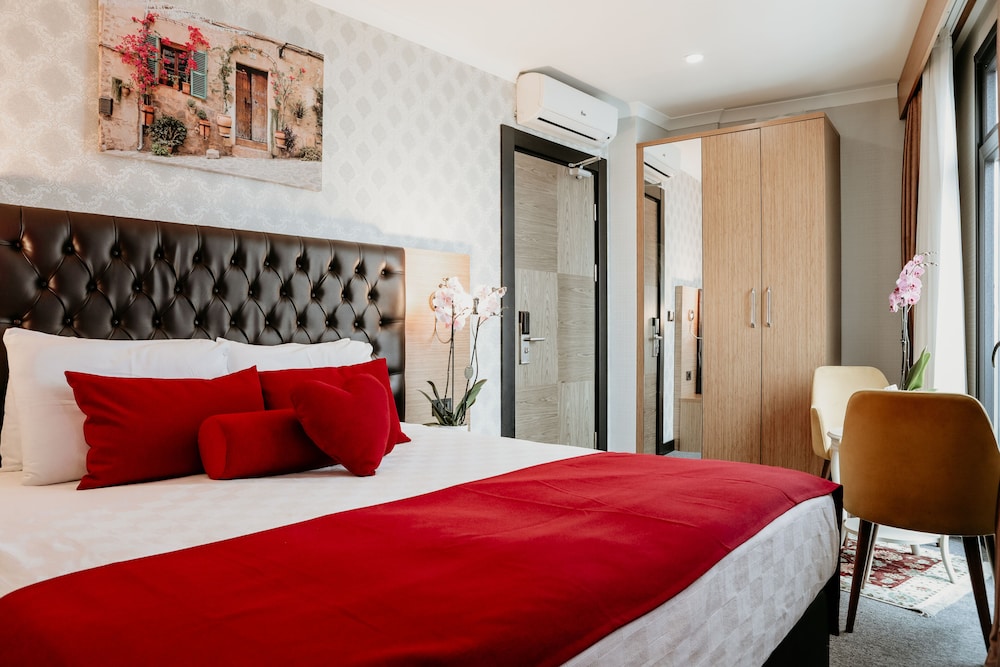 Room, Corner photo 2