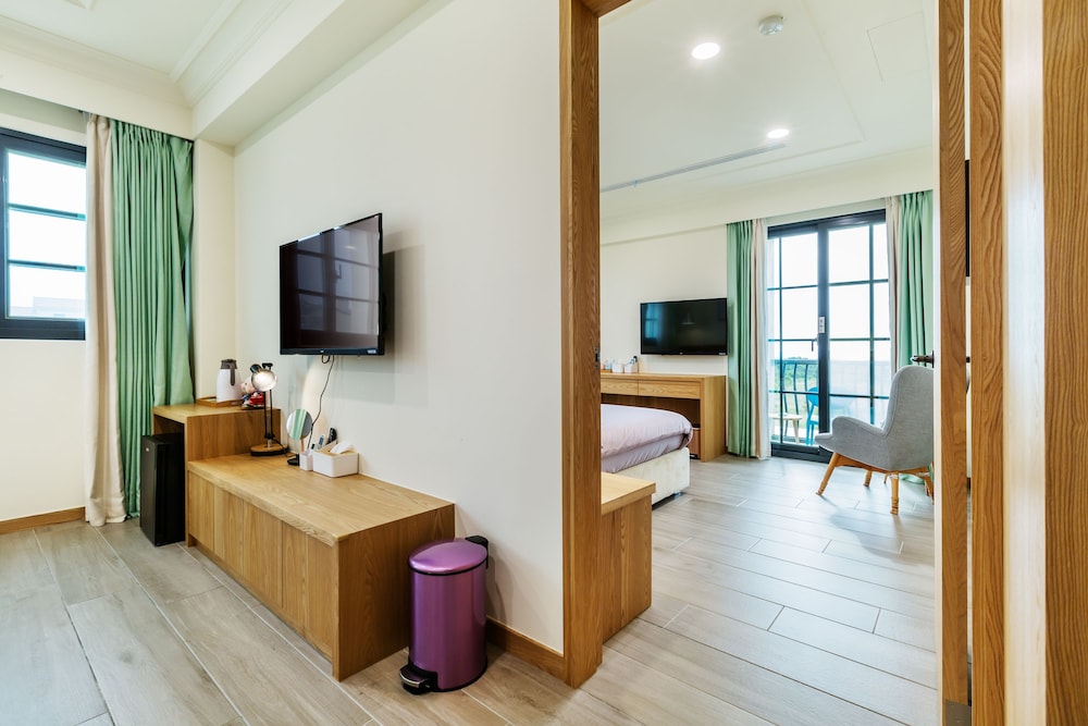 Luxury Quadruple Room, Balcony photo 2