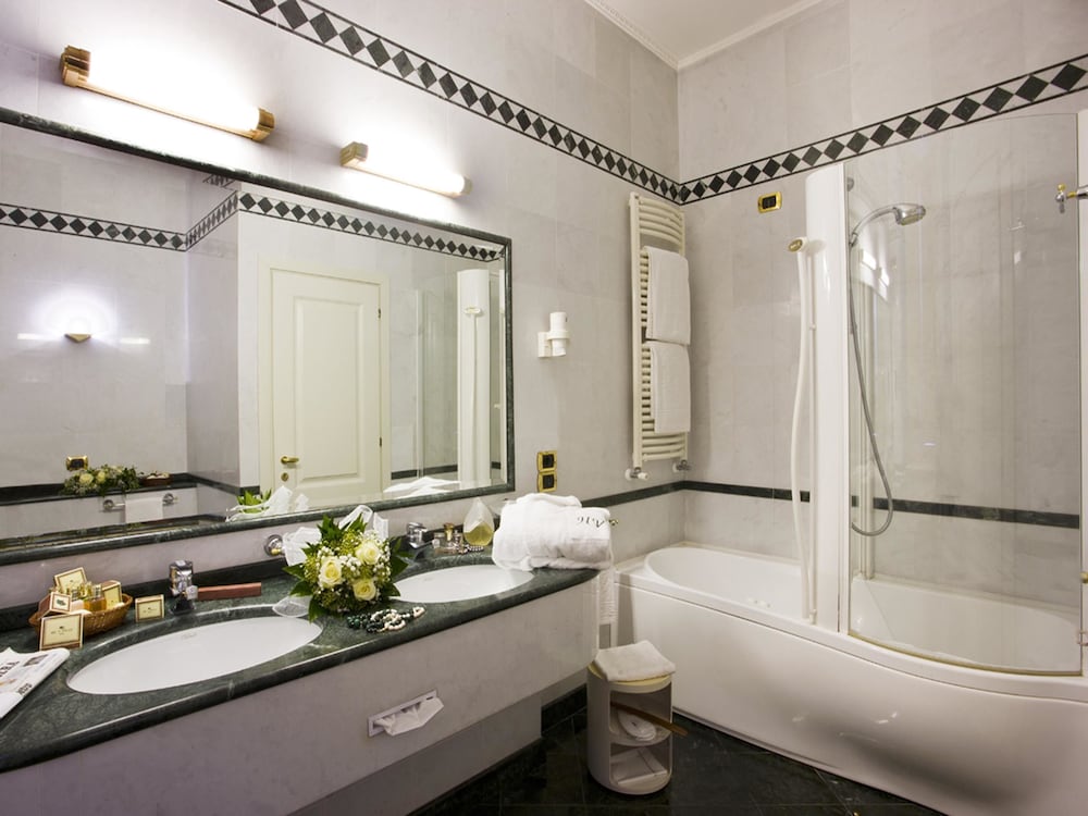 Standard Double or Twin Room - Photo 4