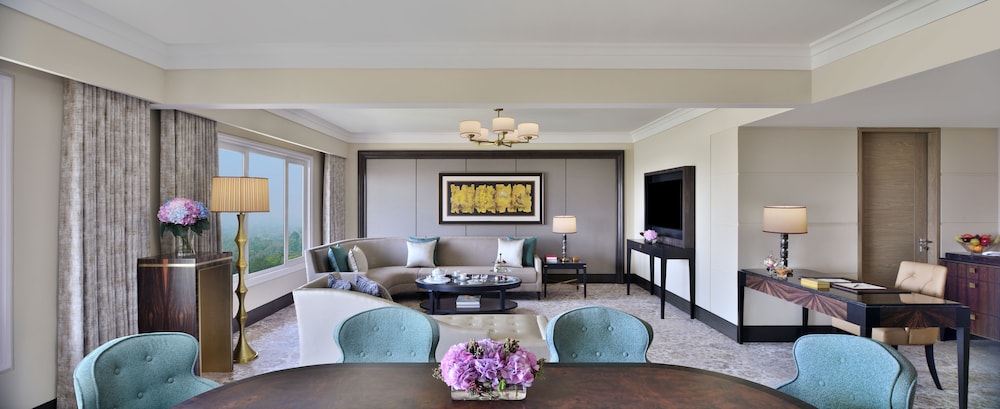 Grand Suite with One King Bed (Non Smoking)