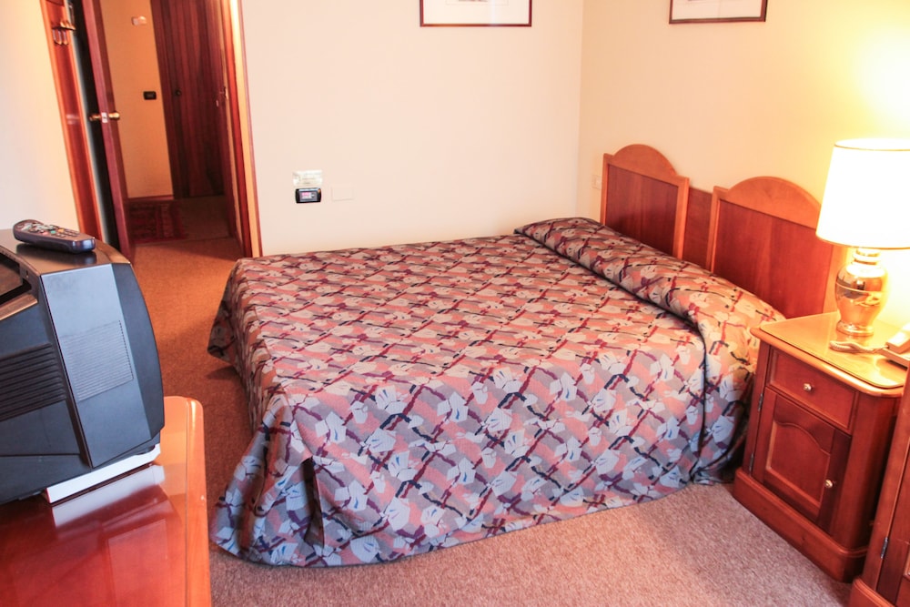 Double or Twin Room - Photo 7