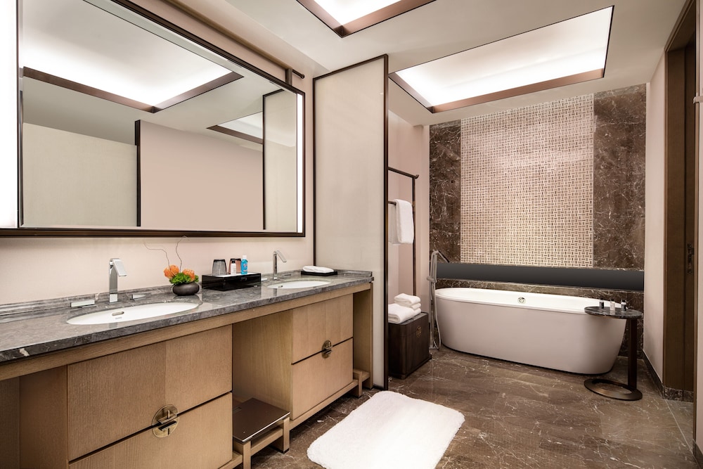 Deluxe Double Room, Lake View photo 2