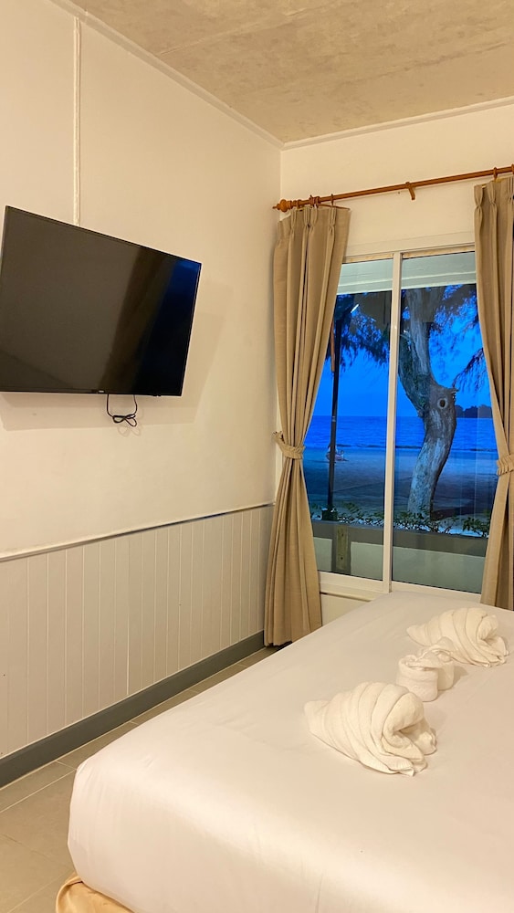 Junior Double Room, Non Smoking, Sea View photo 3