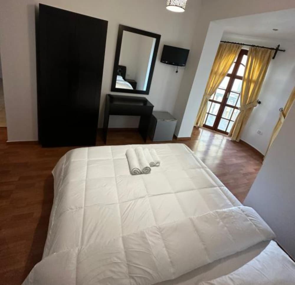 Deluxe Double Room, Partial Sea View photo 3