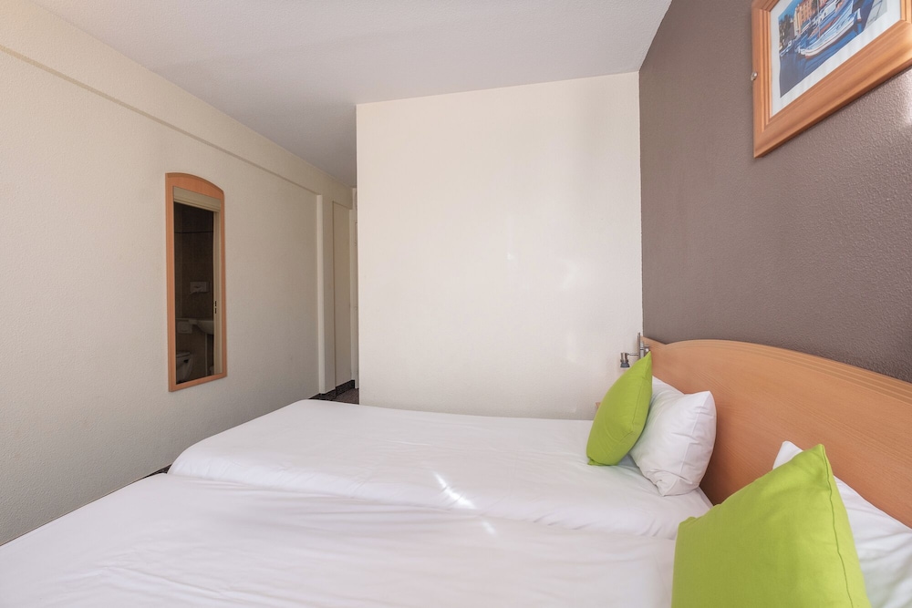 Standard Twin Room photo 3