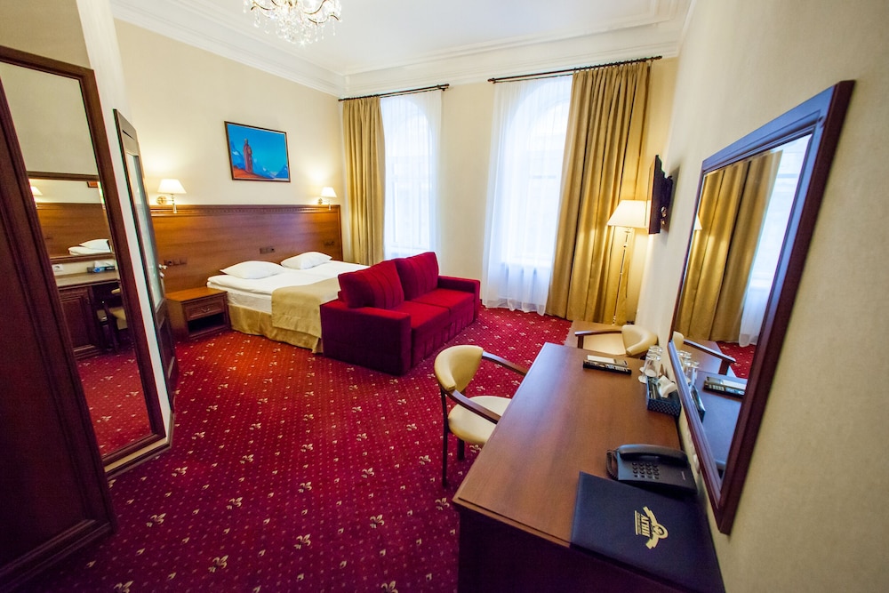 Superior Double Room (with Nevsky Avenue View) photo 1