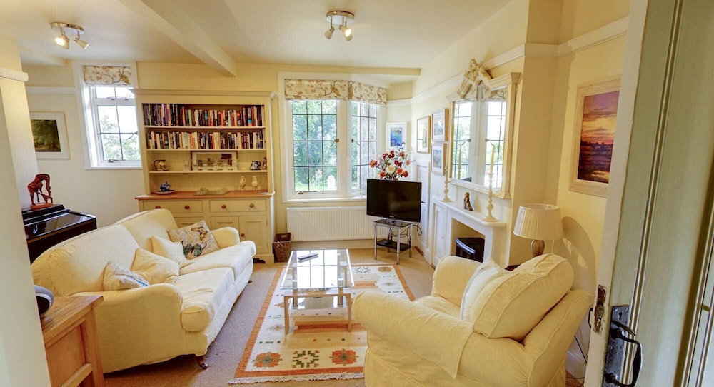 House, 2 Bedrooms