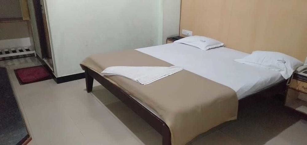 Deluxe AC Double Bed - Photo 8