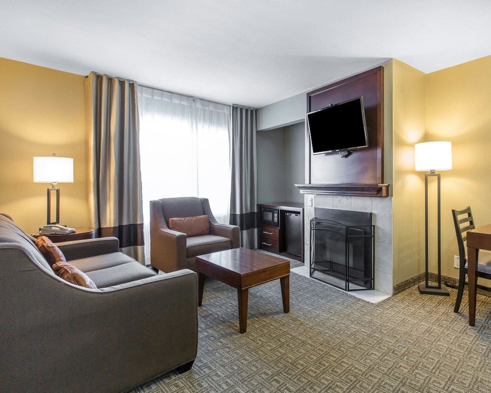 Studio Suite, 1 Queen Bed, Non Smoking - Photo 2