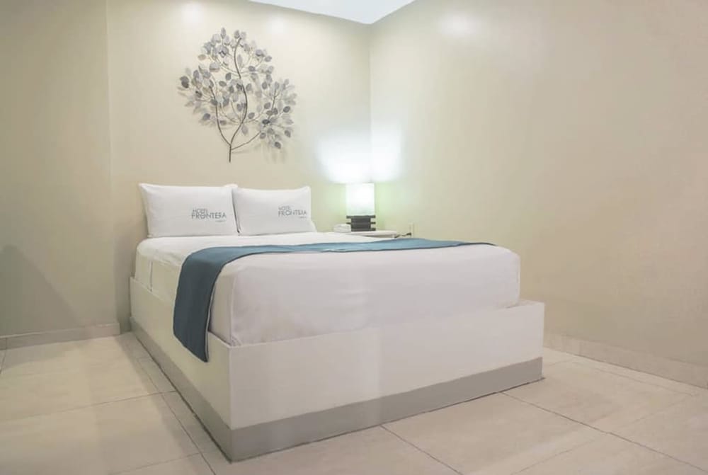Deluxe Room, 1 King Bed photo 3