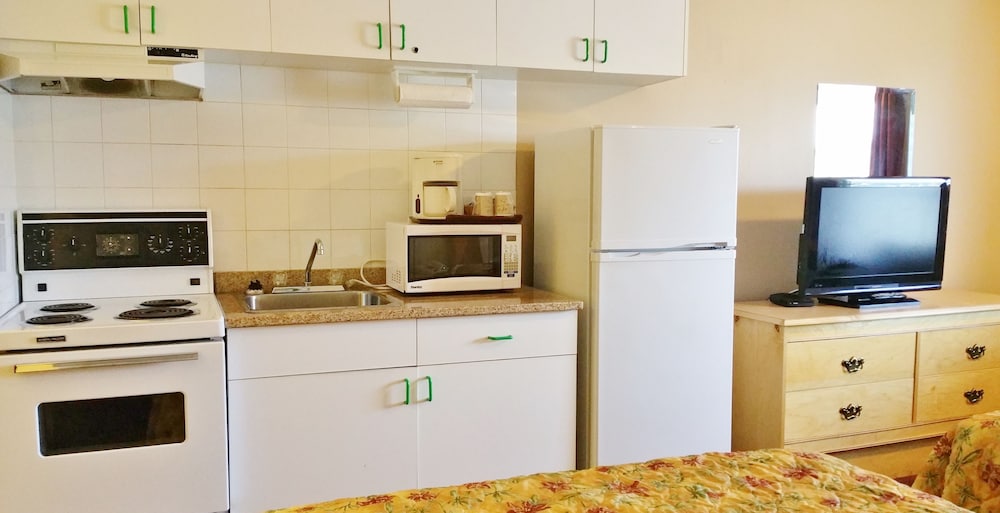 Family Room, 2 Queen Beds, Kitchenette - Photo 3