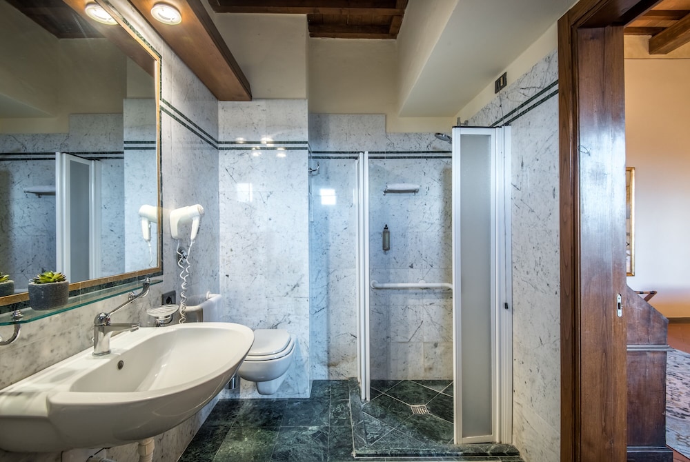 Comfort Double or Twin Room, Hill View photo 3