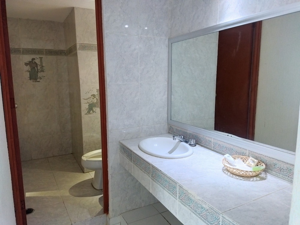 Standard Room, Street View - Photo 4