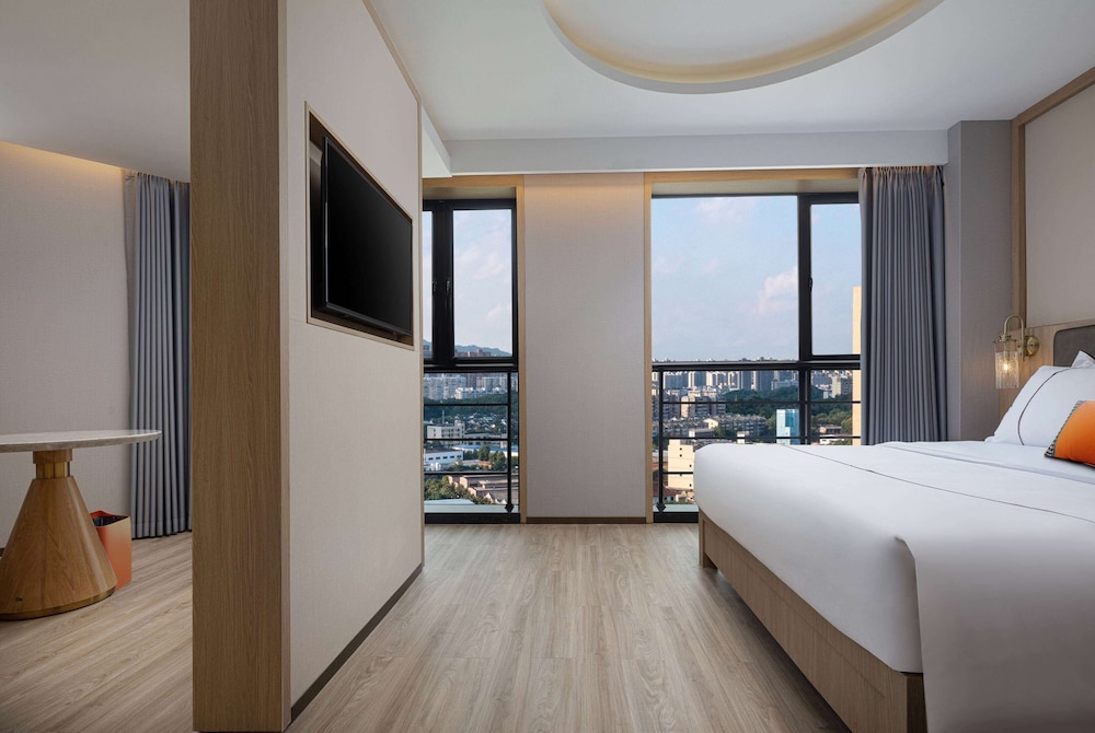 Business Room, 1 King Bed, Non Smoking photo 1