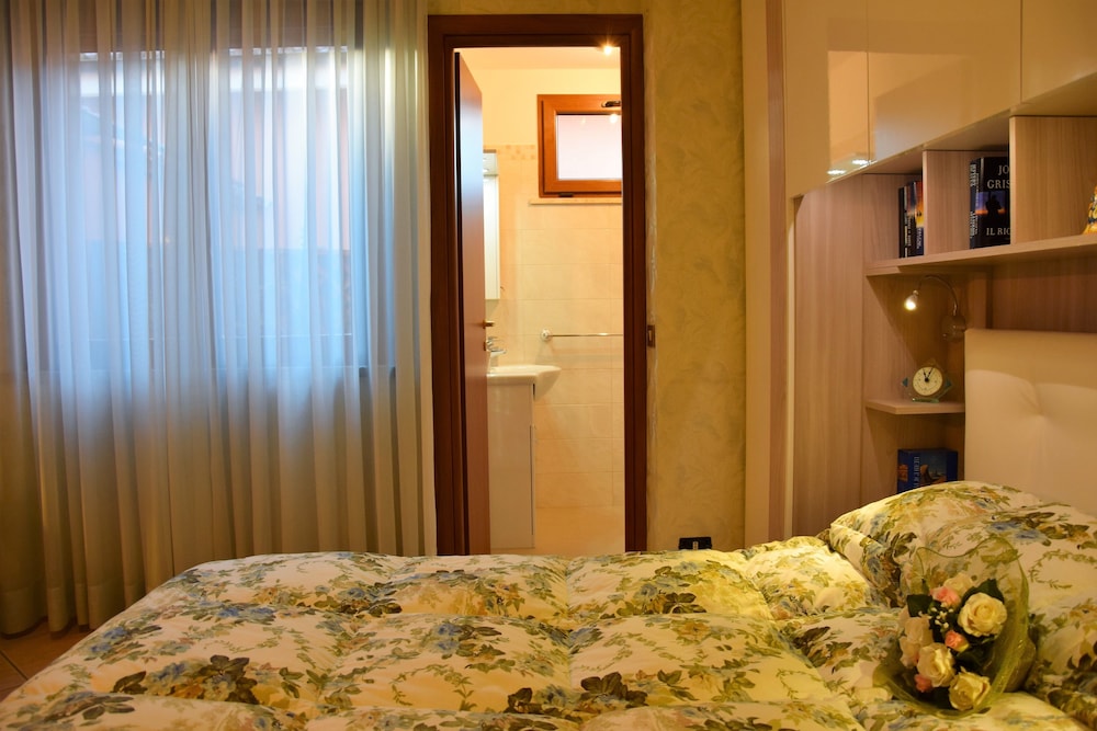 Comfort Double Room, 1 Bedroom, Private Bathroom photo 3