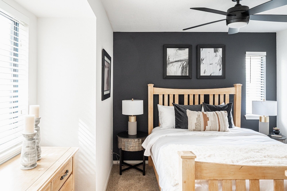 House, 1 Queen Bed, Patio, City View (6380 S Boston St #6-1363) photo 3