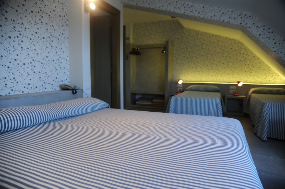 Comfort Quadruple Room, Multiple Beds - Photo 2