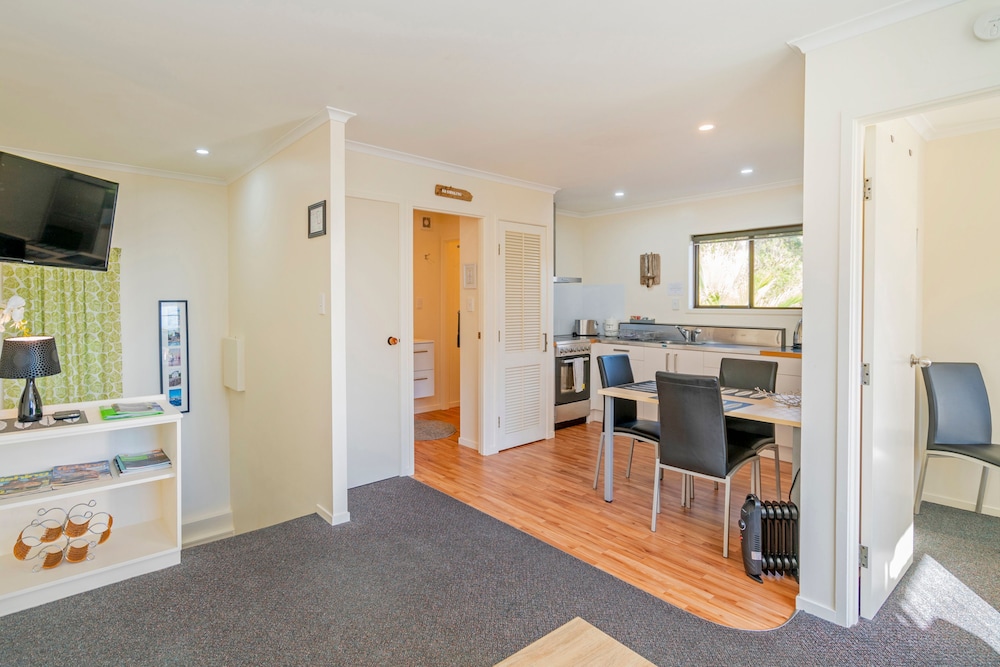 One Bedroom Penthouse - Photo 8