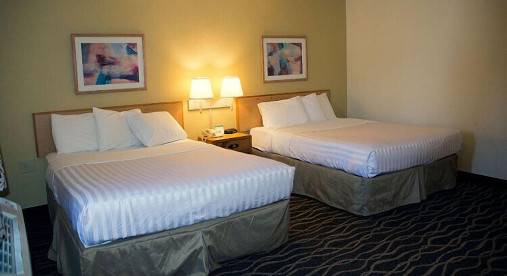 Room, Two Queen Beds, Non Smoking photo 1