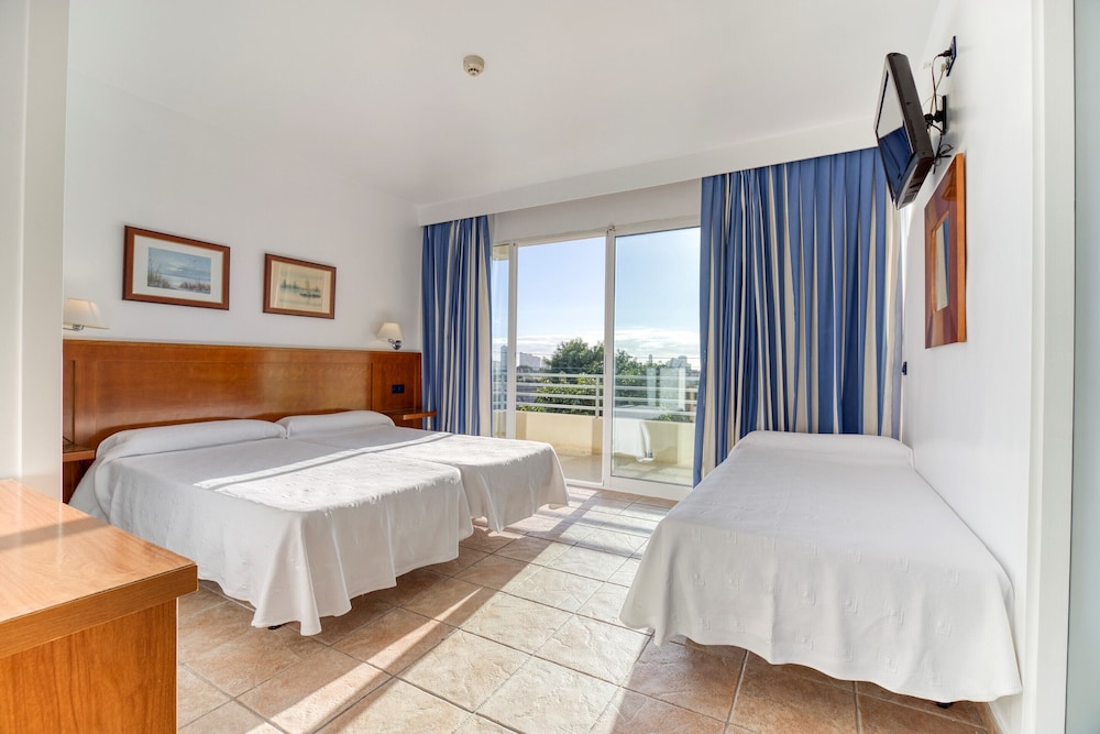Triple Room, Terrace, Garden View