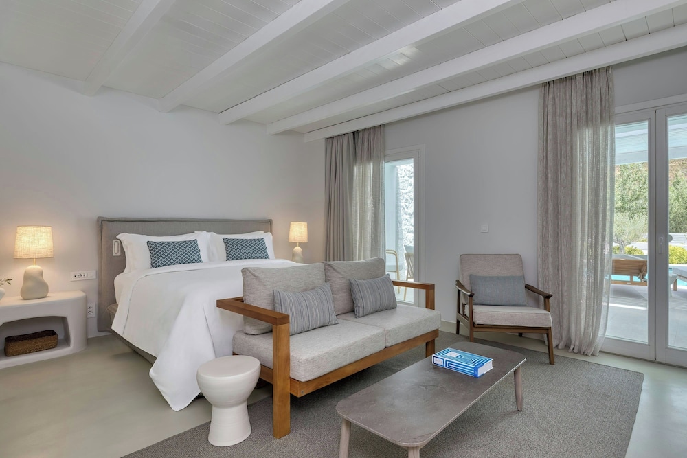 Junior Suite, 1 King Bed, Poolside (View)
