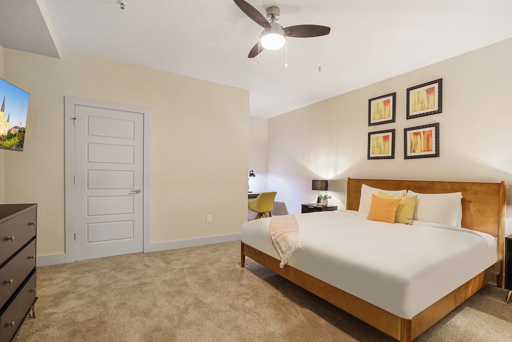 Luxury Apartment, 1 King Bed With Sofa Bed