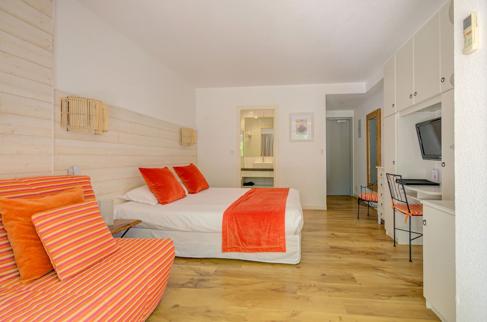 Double Advantage Room With Sofa (2 Adults + 2 Children) - Spa Balneotherapy Included photo 1