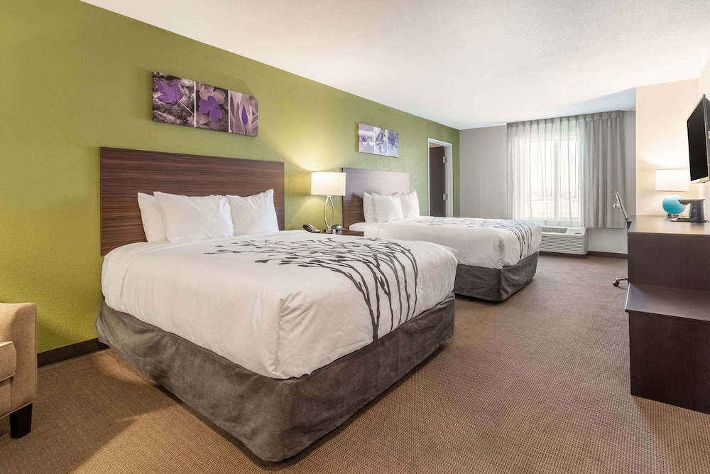 Standard Room, 2 Queen Beds, Non Smoking - Photo 1