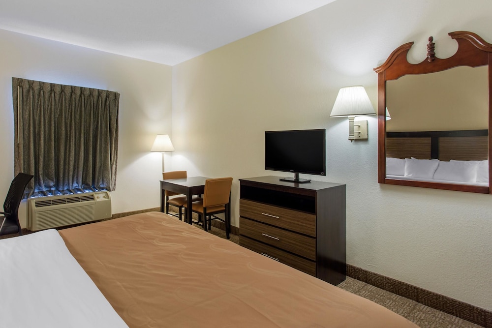 Room, 1 King Bed, Non Smoking - Photo 4