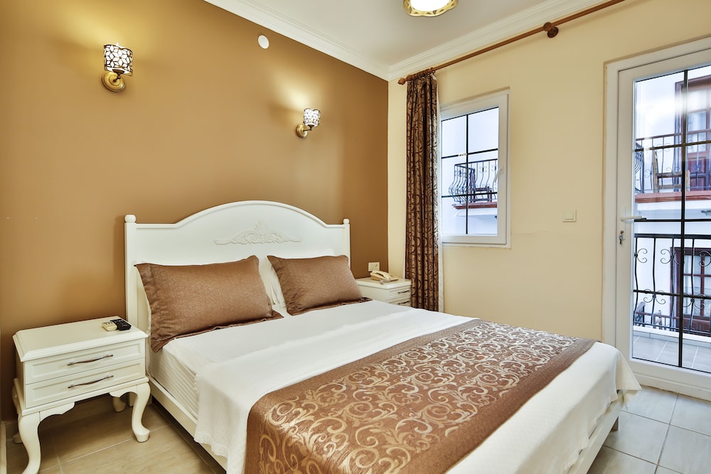 Standard Double Room, Smoking, Partial Sea View