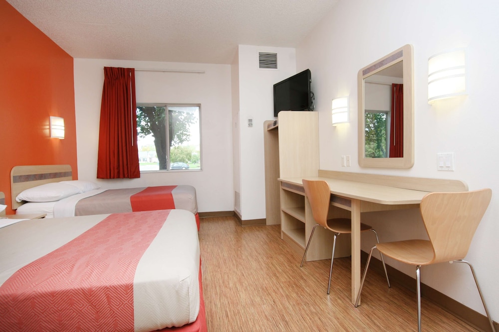 Standard Room, 2 Double Beds, Non Smoking photo 3